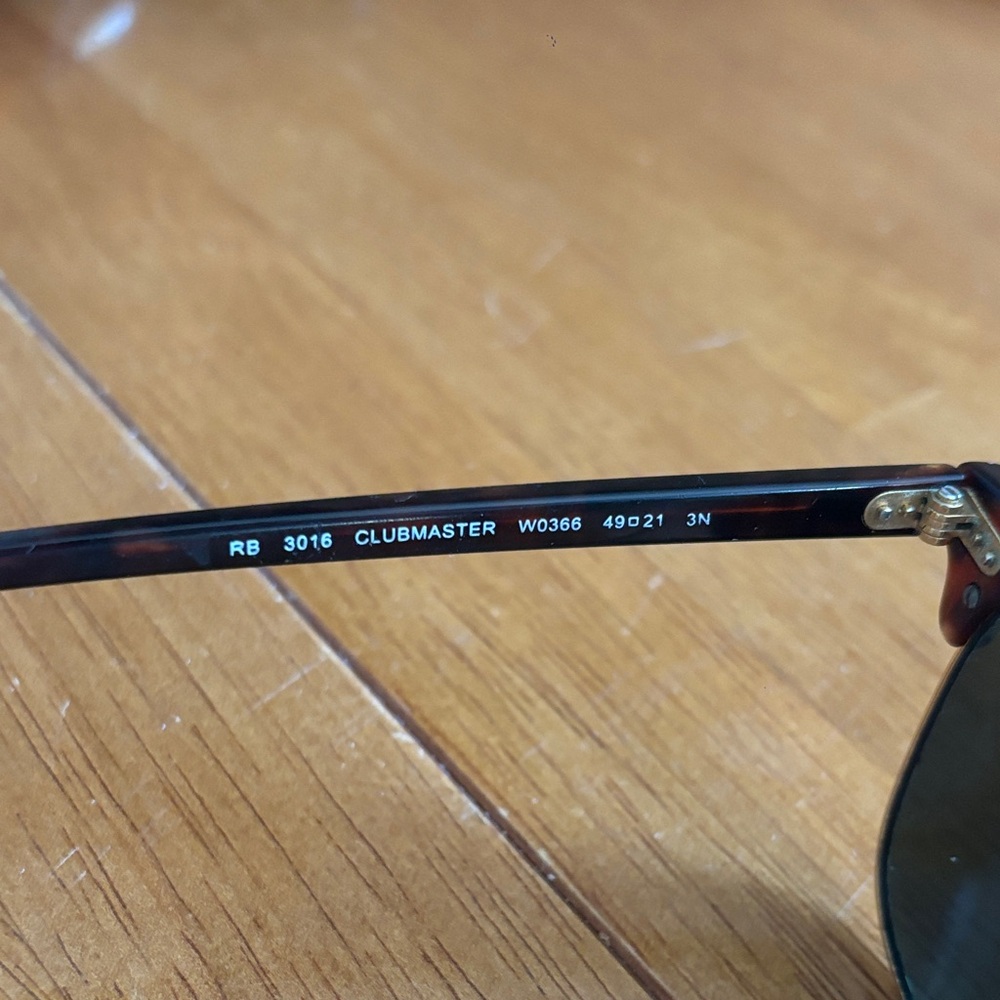 Ray-Ban Classic Clubmaster Sunglasses - Picture 3 of 4